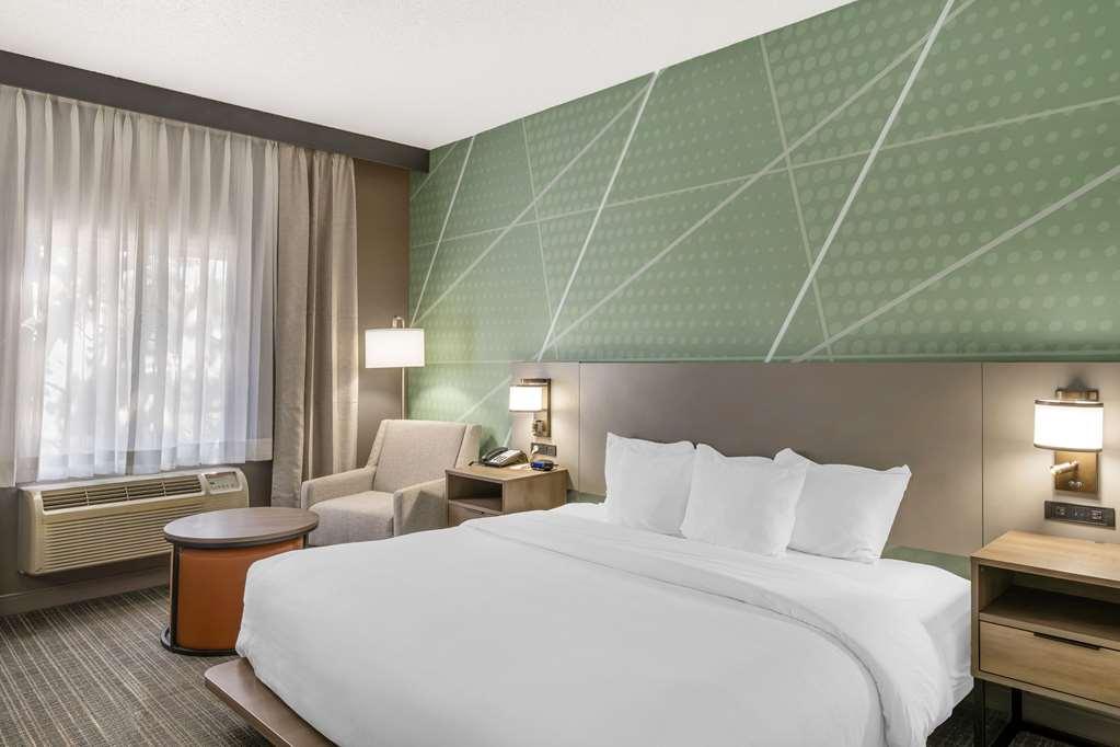 Comfort Inn & Suites Louisville Airport Fair & Expo Номер фото
