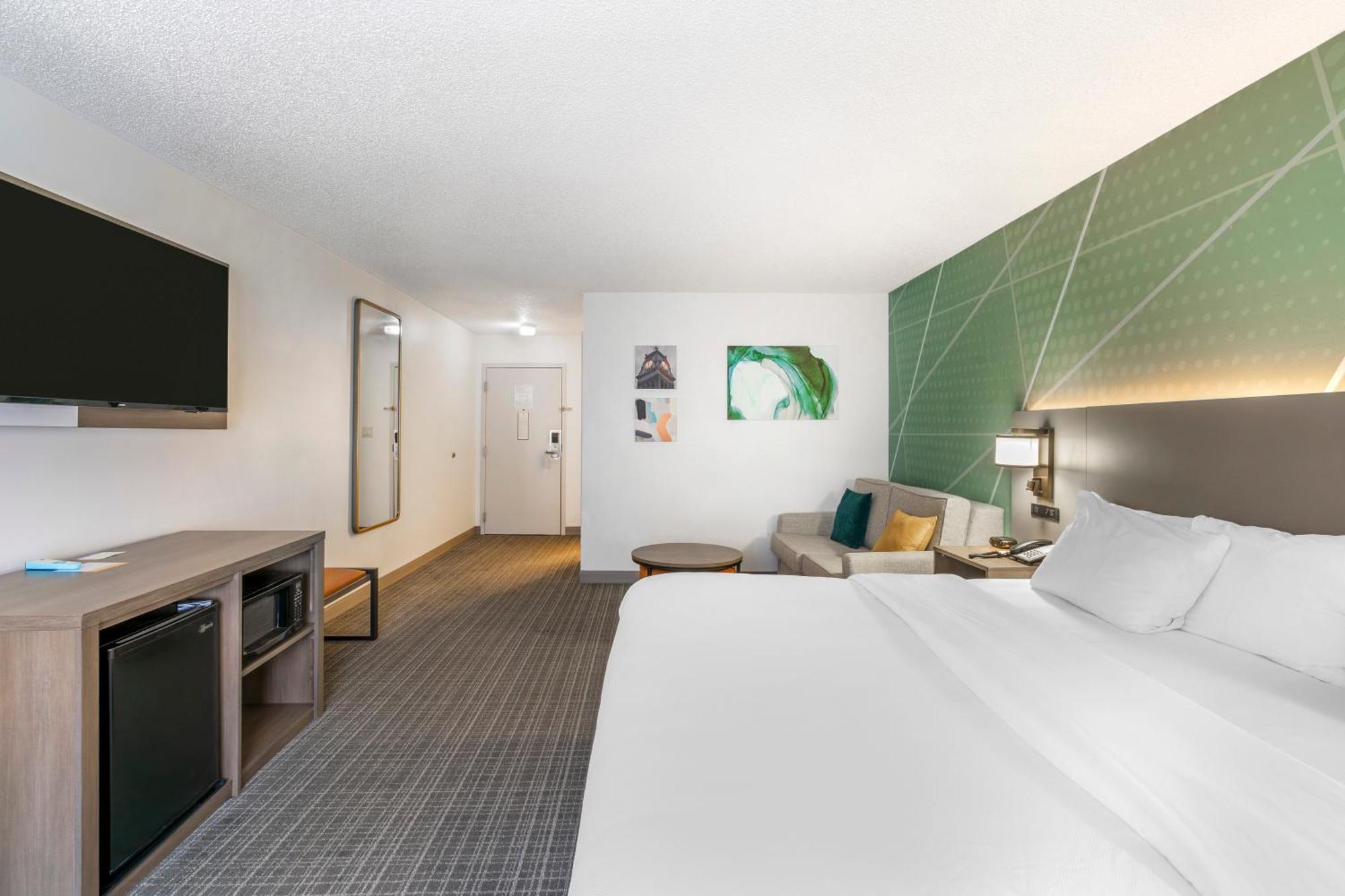 Comfort Inn & Suites Louisville Airport Fair & Expo Экстерьер фото
