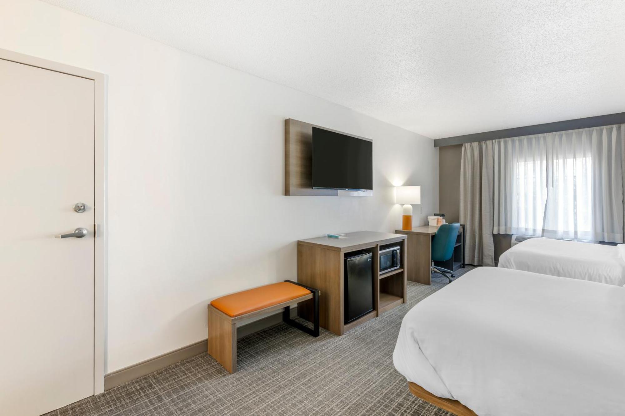 Comfort Inn & Suites Louisville Airport Fair & Expo Экстерьер фото