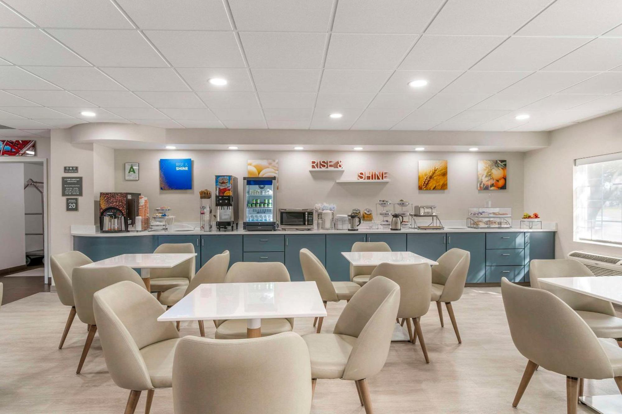 Comfort Inn & Suites Louisville Airport Fair & Expo Экстерьер фото