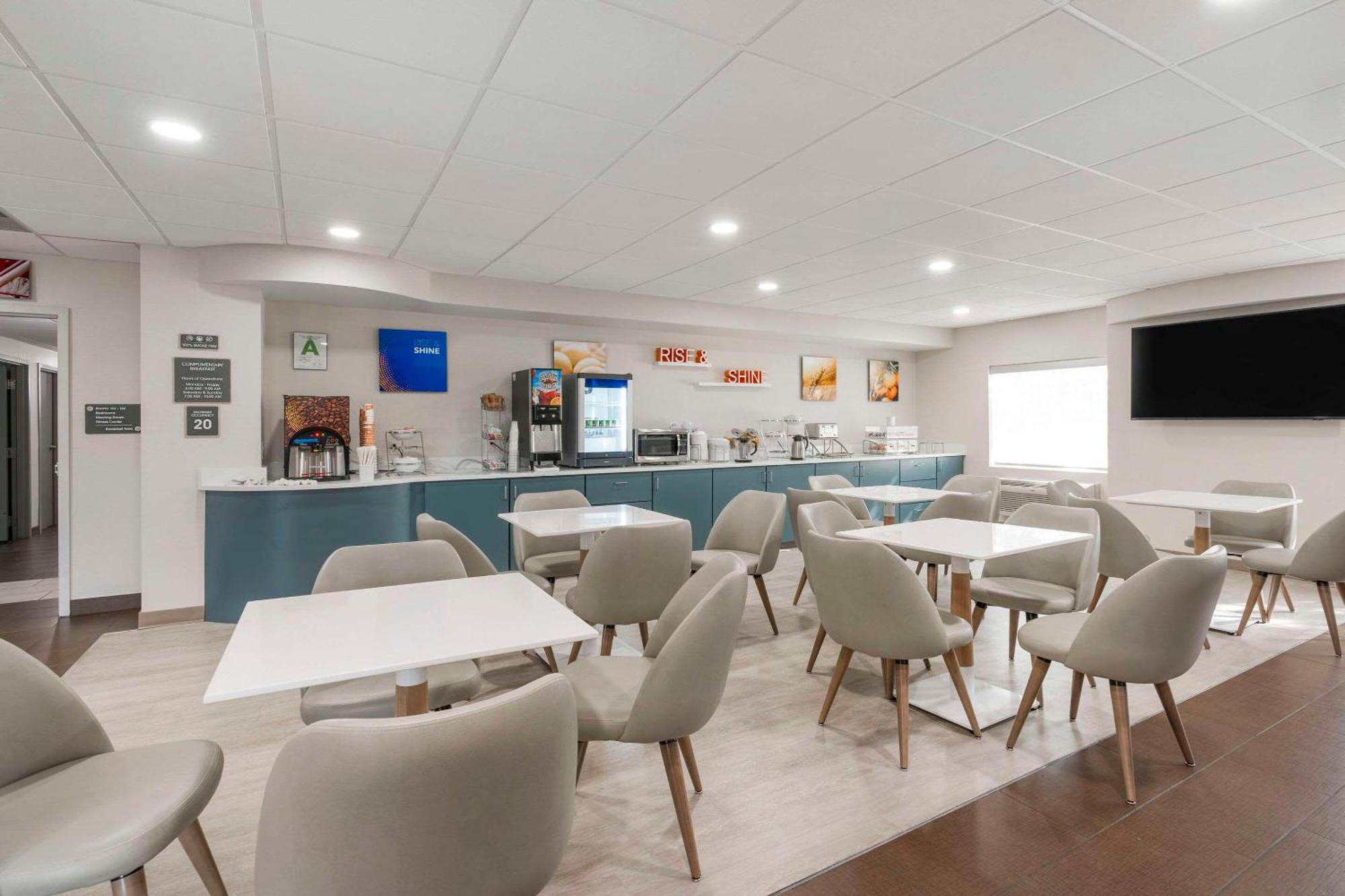 Comfort Inn & Suites Louisville Airport Fair & Expo Экстерьер фото