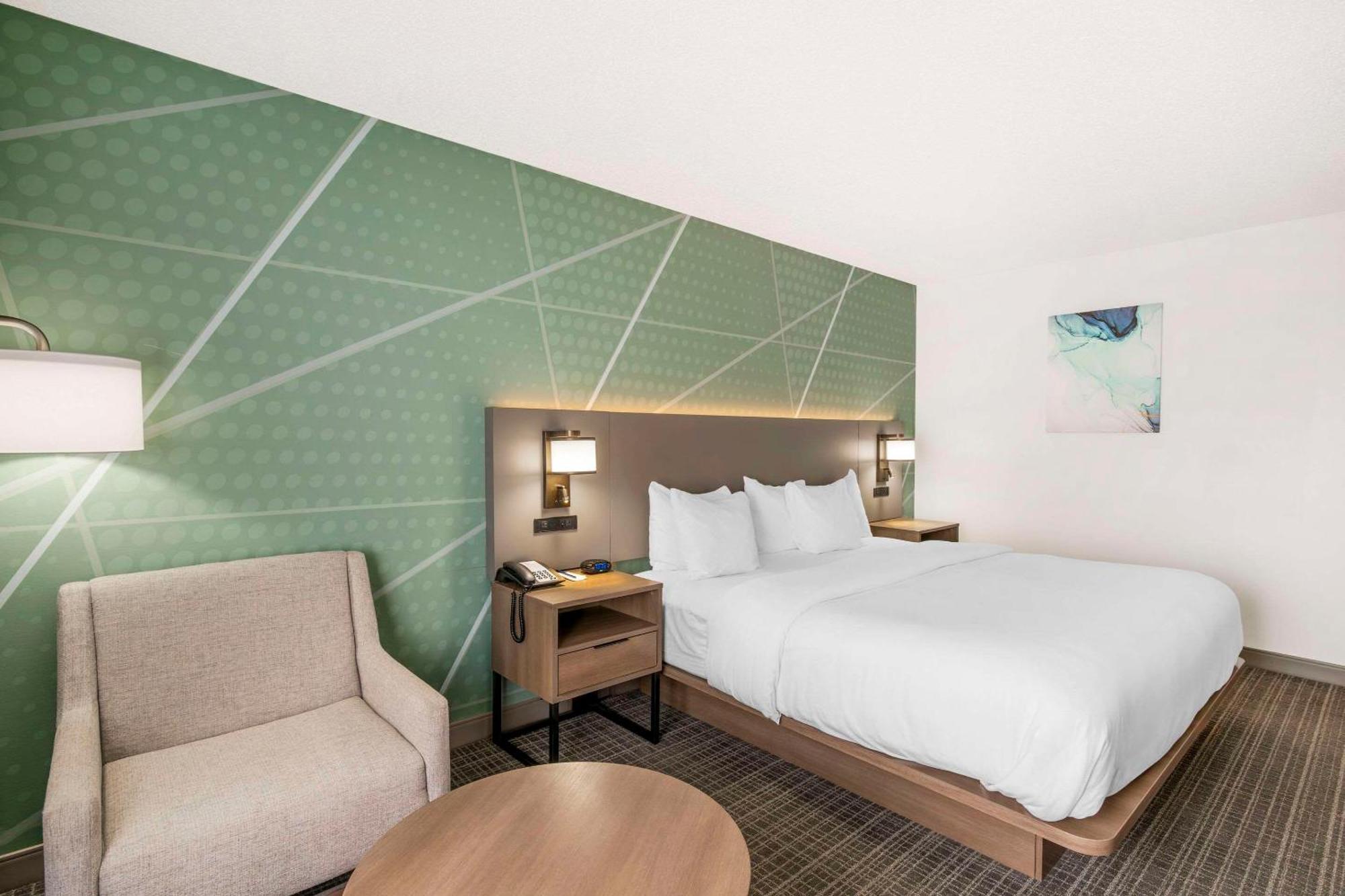 Comfort Inn & Suites Louisville Airport Fair & Expo Экстерьер фото
