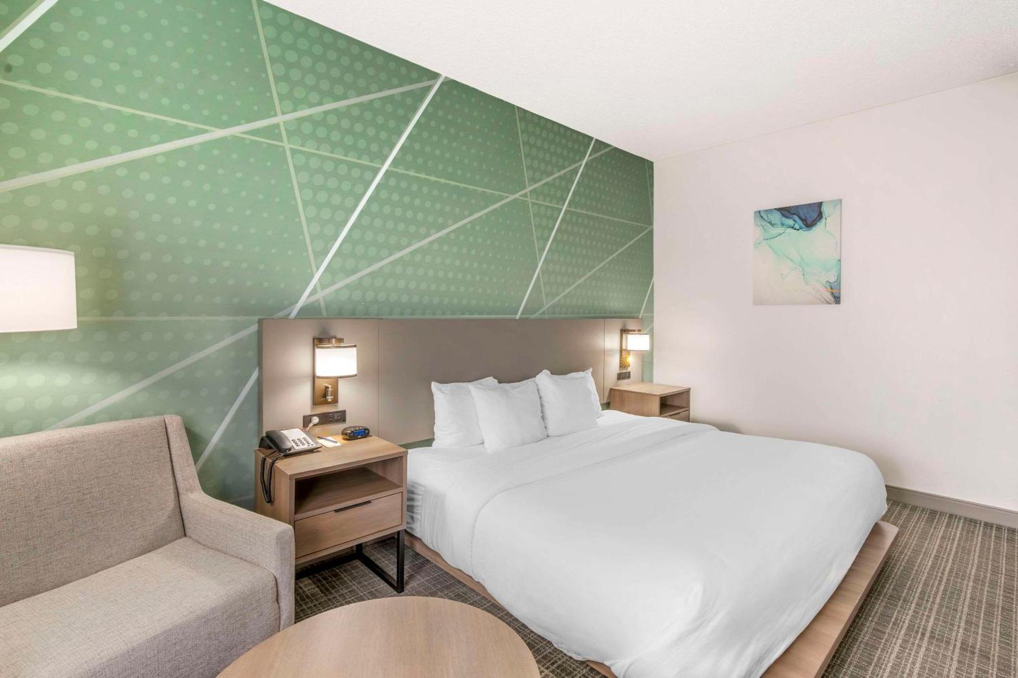 Comfort Inn & Suites Louisville Airport Fair & Expo Экстерьер фото